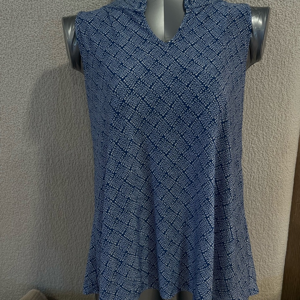 Amiana Navy and White Sleeveless V-Neck Swing Tank